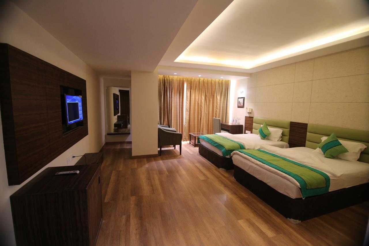 The Mystic Palms Hotel Mathura Ngoại thất bức ảnh