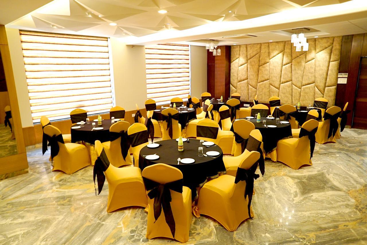 The Mystic Palms Hotel Mathura Ngoại thất bức ảnh